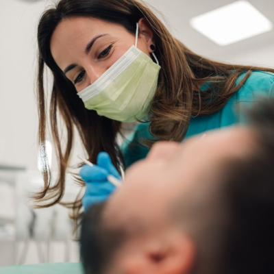 Jakie badania profilaktyczne warto wykonywać co roku u dentysty?